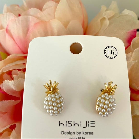 Pineapple White & Gold Stud Earrings with Faux Pearls Cute Stud Earrings - Picture 3 of 7